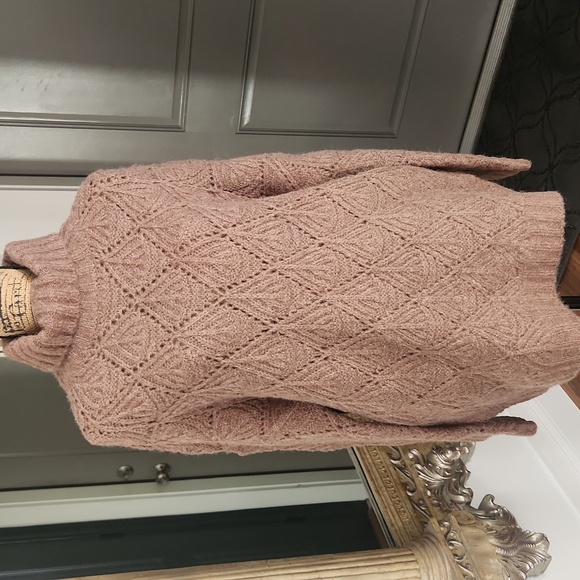 POL Sweaters - NWOT POL Sweater